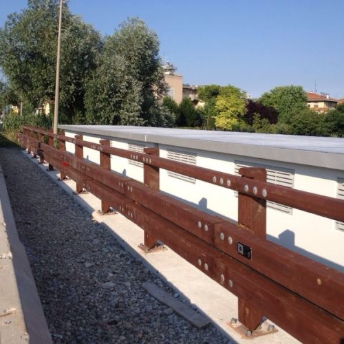 Barriera legno-acciaio tipo H2 bordo ponte