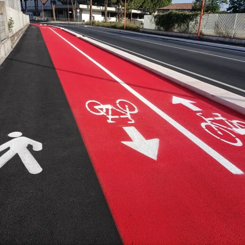 Pista ciclabile realizzate in vernice acrilica rossa ANTISKID